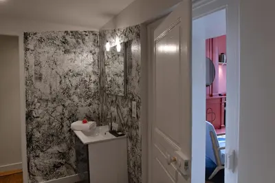 Salle de bains dans l'établissement Les Chambres du Cloître