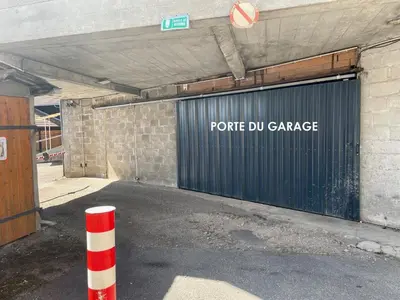 Plan de l'établissement Le Clos des Baleines RDC avec jardin et 1 place de parking privée dans un garage