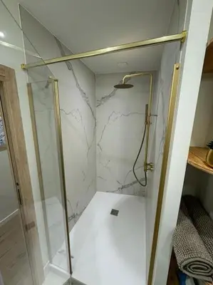 Salle de bains dans l'établissement Le Refuge des Skieurs Le Mont Dore 4/6pers