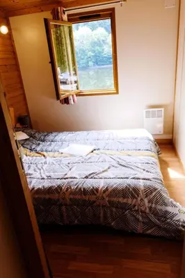 Un ou plusieurs lits dans un hébergement de l'établissement Gîte de France Chalet n°4 - Gîte de France 4 personnes MAE-6504