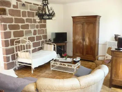 Coin salon dans l'établissement Gîte de France à Vars-sur-Roseix 3 épis - Gîte de France 5 personnes MAE-9624