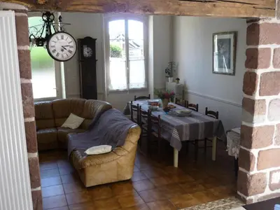 Coin salon dans l'établissement Gîte de France à Vars-sur-Roseix 3 épis - Gîte de France 5 personnes MAE-9624