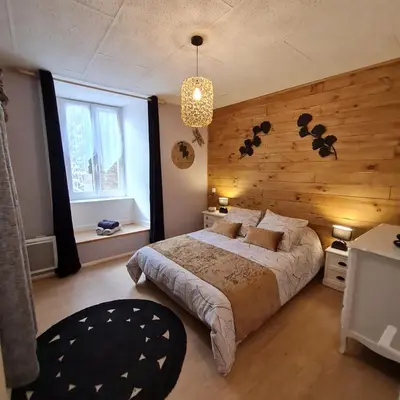 Un ou plusieurs lits dans un hébergement de l'établissement Bel appartement « Les Monts du Cantal »