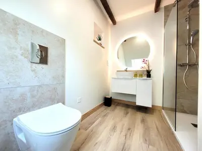 Salle de bains dans l'établissement Gîte de France Le grand air du paradis 3 épis - Gîte de France 9 personnes MAE-6464