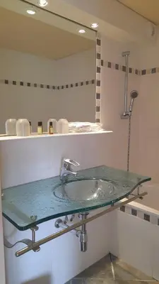 Salle de bains dans l'établissement Chambre d'hôte la Maronne dans le Cantal