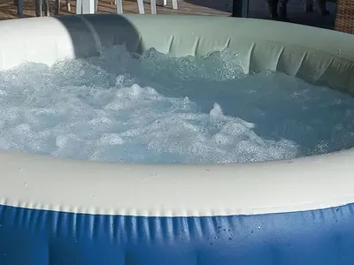 Plan de l'établissement La Bergerie de Chantemille - Chambre d'hôtes Les Mésanges - jacuzzi, piscine