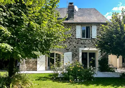 Jardin de l'établissement Gîte Les Dalias