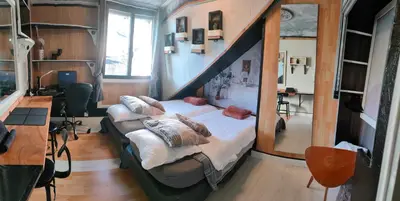 Coin salon dans l'établissement 3 ch, 5 pers 1 bébé, cuisine équipée, cosy