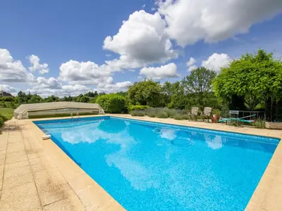 Piscine de l'établissement Maison campagnarde avec piscine et cheminée, Périgord Noir - FR-1-616-395 ou située à proximité