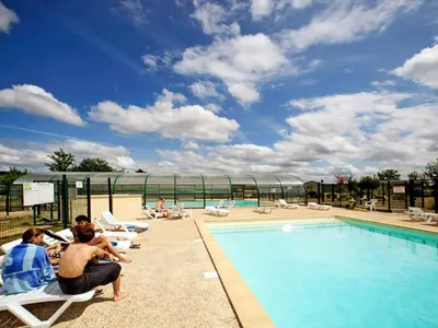 Piscine de l'établissement Holiday Home Les Hameaux de Miel by Interhome ou située à proximité