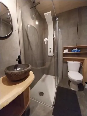 Salle de bains dans l'établissement Chalet le Dôme