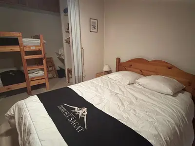 Un ou plusieurs lits dans un hébergement de l'établissement Appartement duplex 4 pers, centre station, garage privé - FR-1-814-82