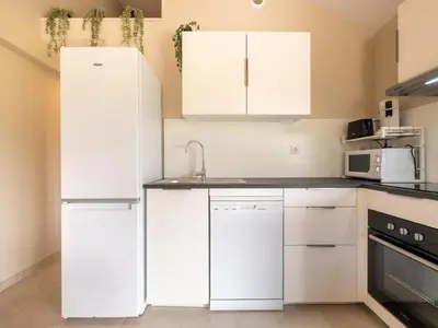 Cuisine ou kitchenette dans l'établissement Charming House in Hautefort with Pool & Nature