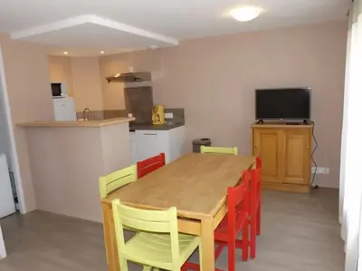Cuisine ou kitchenette dans l'établissement Gite 6 Gîte au Puy Mary Hébergement Idéal pour Explorer les Volcans d'Auvergne