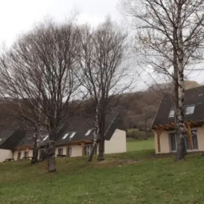Gîte 19 confortable avec terrasse privée et vue sur le Puy Mary Cantal