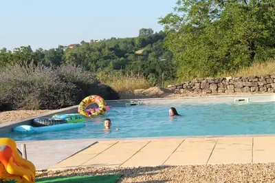 Piscine de l'établissement A Charming Countryside Retreat Le Mas No 14 ou située à proximité