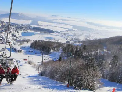 L'établissement Studio avec loggia à Super Besse, proche des pistes - FR-1-814-112 en hiver