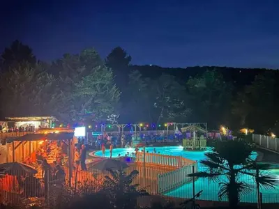 Piscine de l'établissement Mobil-home 4 pers, Terrasse - API-1-52-470 ou située à proximité