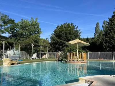 Piscine de l'établissement Mobil-home avec Terrasse pour 6 personnes - API-1-52-403 ou située à proximité