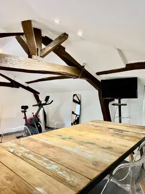 Télévision ou salle de divertissement dans l'établissement Studio 0 - Cinema Sport Parking - DABNB