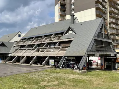 Plan de l'établissement Studio atypique au centre du Lioran pour 4 personnes, confort et charme - FR-1-787-138