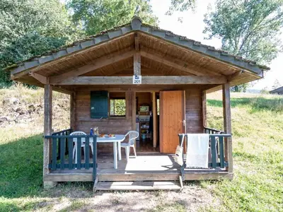 Jardin de l'établissement Mobil-home confortable 6 personnes avec terrasse - API-1-52-965