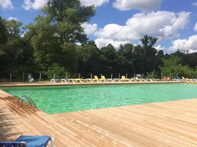 Piscine de l'établissement Mobil-home cosy 4 pers avec terrasse - API-1-52-1239 ou située à proximité