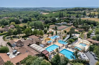 Piscine de l'établissement Cottage Milandes ou située à proximité