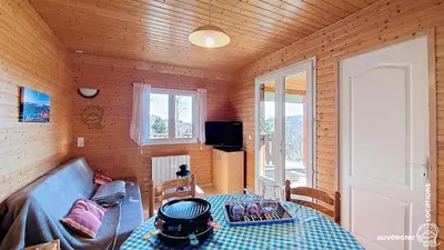 Télévision ou salle de divertissement dans l'établissement Chalet de la Gougère 2