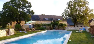 Piscine de l'établissement Aux fontaines d'Eyvigues ou située à proximité