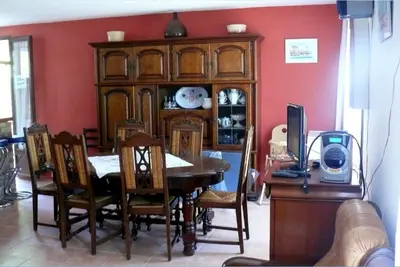 Télévision ou salle de divertissement dans l'établissement Maison Bord Du Lac