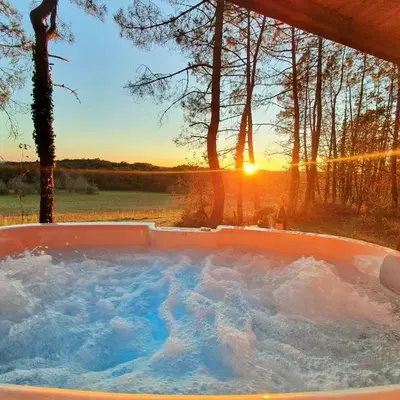Magnifique chalets en rondins avec SPA et Tipis en plaine Nature Environnement ressourçant au calme vue imprenable Lascaux SPA non disponible juillet et aout