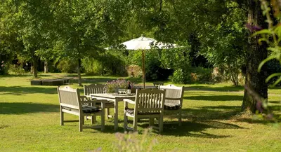 Jardin de l'établissement Le Prieuré Le Pavillon