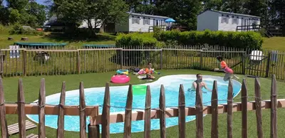 Piscine de l'établissement TIPIsche trekkershut - Camping Le Soustran ou située à proximité