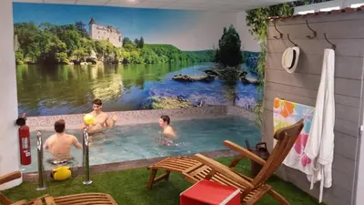 Piscine de l'établissement SANDRE, FISH AND GITES ou située à proximité