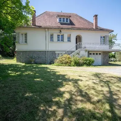 Quaint Holiday Home with Garden