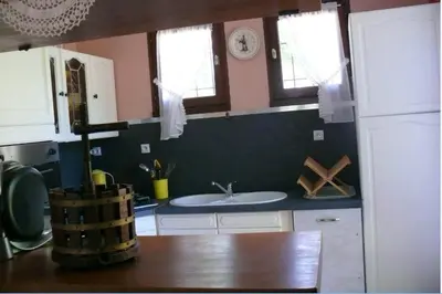 Cuisine ou kitchenette dans l'établissement Maison confortable sur jardin clôturé à Marcillac-la-Croisille