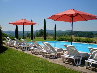 Piscine de l'établissement Domaine Leyvinie, gite Mourvedre, close to the Dordogne ou située à proximité