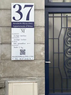 Certificat, récompense, panneau ou autre document affiché dans l'établissement Grand Studio Manon en coeur de ville pour 2 p