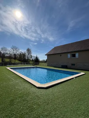 Piscine de l'établissement Gite la Balme ou située à proximité