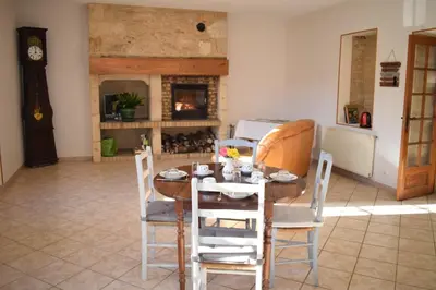 Coin salon dans l'établissement Chambre d'hôtes Auriac du Périgord
