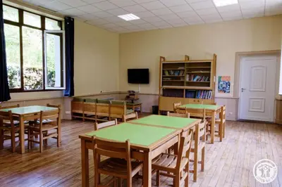 Télévision ou salle de divertissement dans l'établissement Gite ecole 1