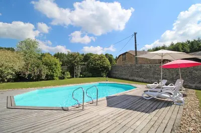 Piscine de l'établissement L'orangerie ou située à proximité